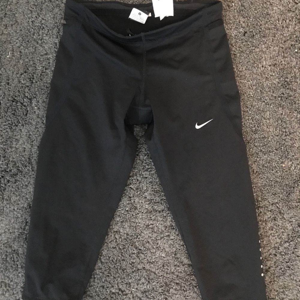 nike cropped leggings